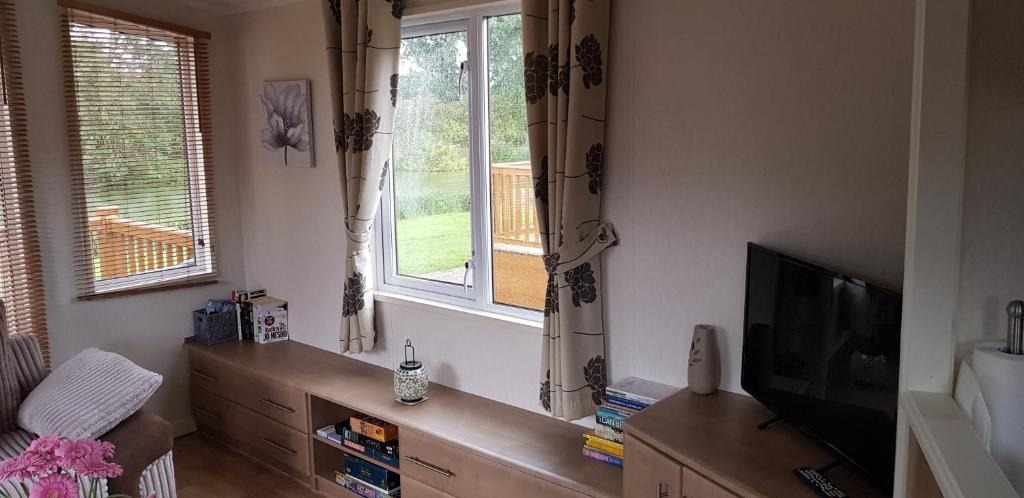 5 Lake View Haveringland Hall Country Park room 5