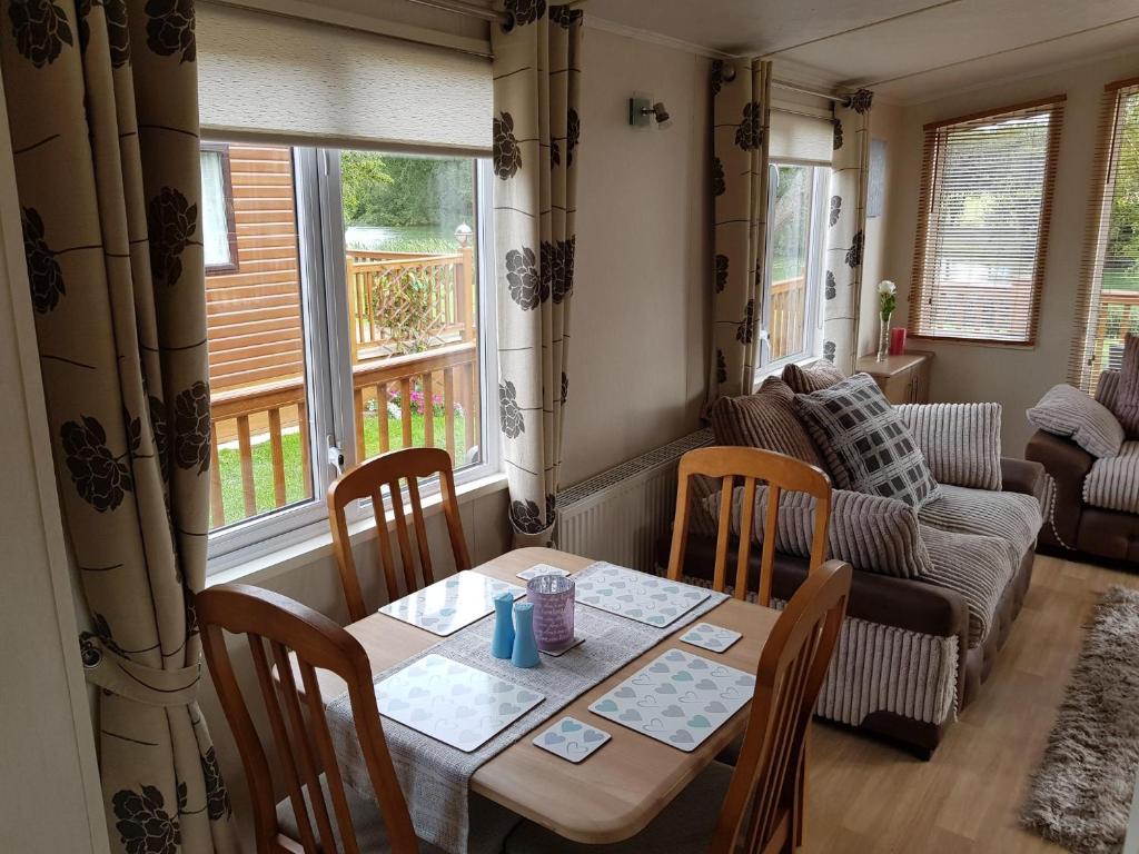 5 Lake View Haveringland Hall Country Park room 6